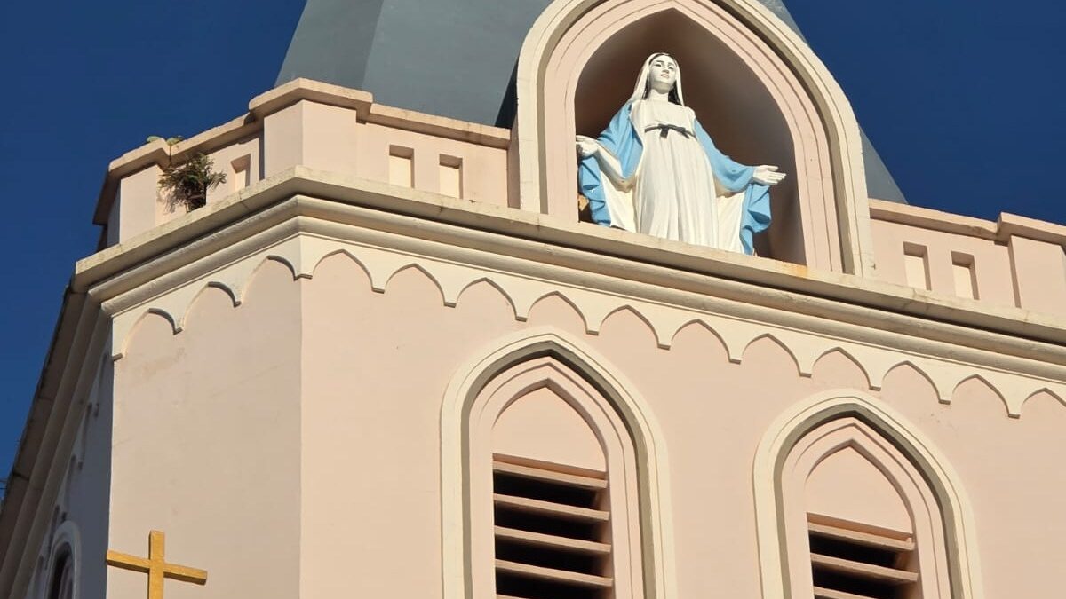 Aos pés de Nossa Senhora da Paz, a cidade encontrou suas raízes
